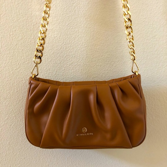 Michael Kors Handbags - Like NEW Michael Kors Hannah Pleated Convertible Crossbody Bag
